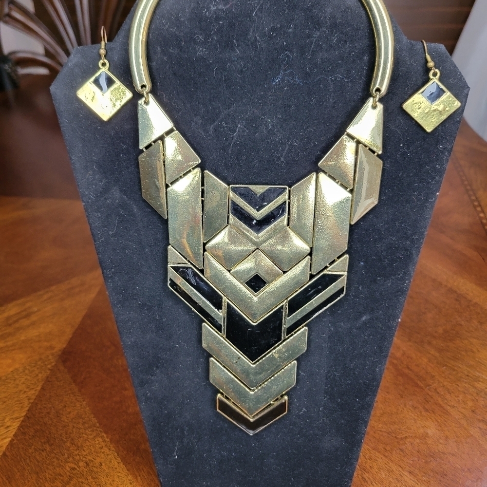 Black & Gold Necklace Set